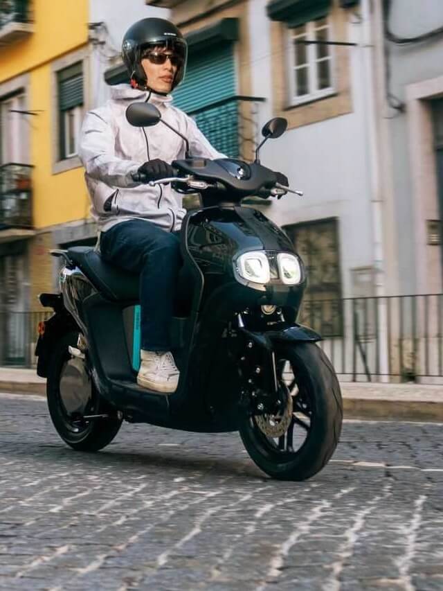 Nova scooter Neo's da Yamaha, na cor preta