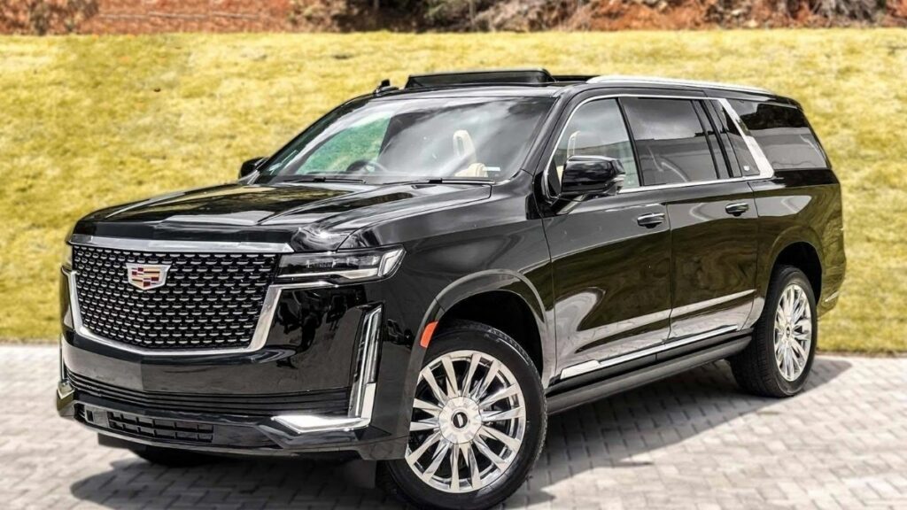 Cadillac Escalade preta