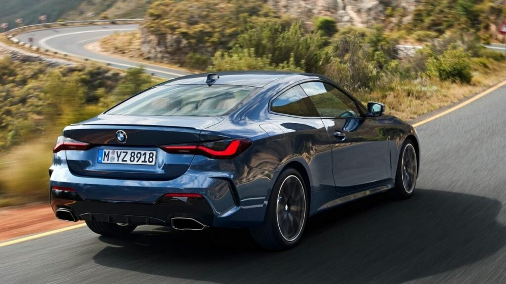 M440i Coupé 2022 na estrada