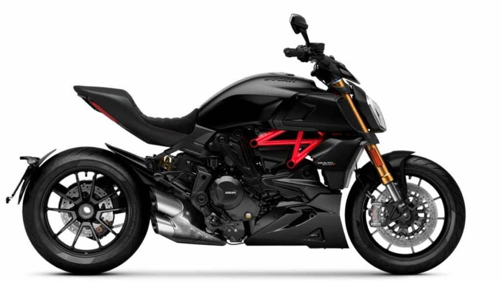 Lateral da Diavel 1260 s 2022