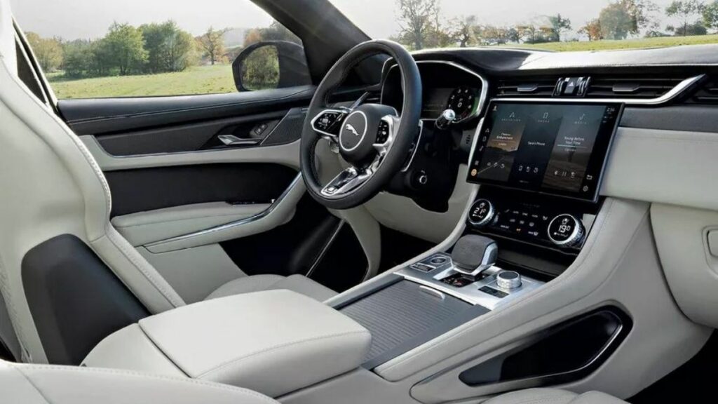 Interior do novo F-Pace 2022