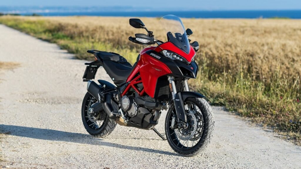 Frente da Ducati Multistrada 950 S 2022