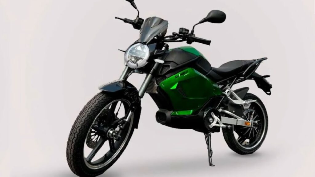 SHE-S 2022 Shineray verde, em um fundo claro
