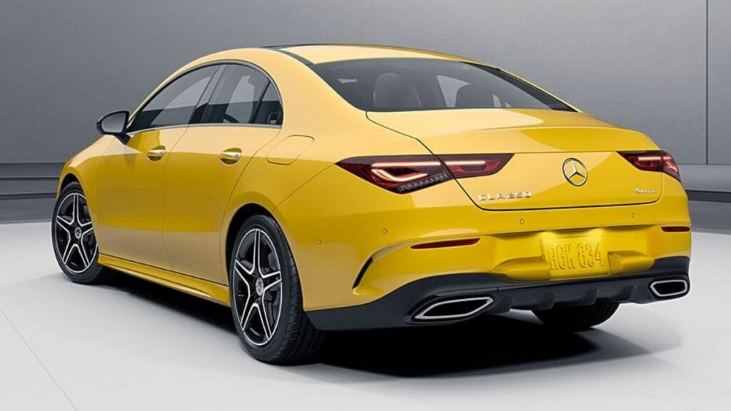 CLA Coupé 2022 amarelo traseira
