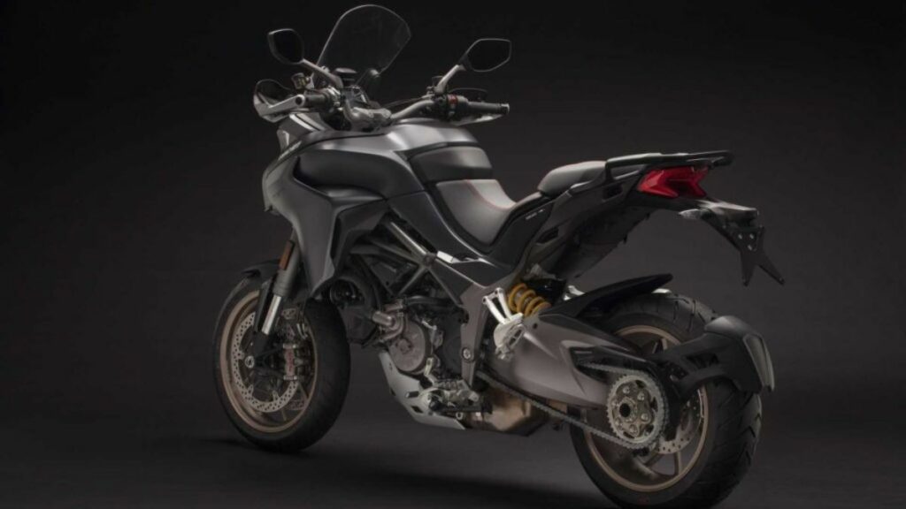 Traseira da Multistrada 1200 na cor cinza