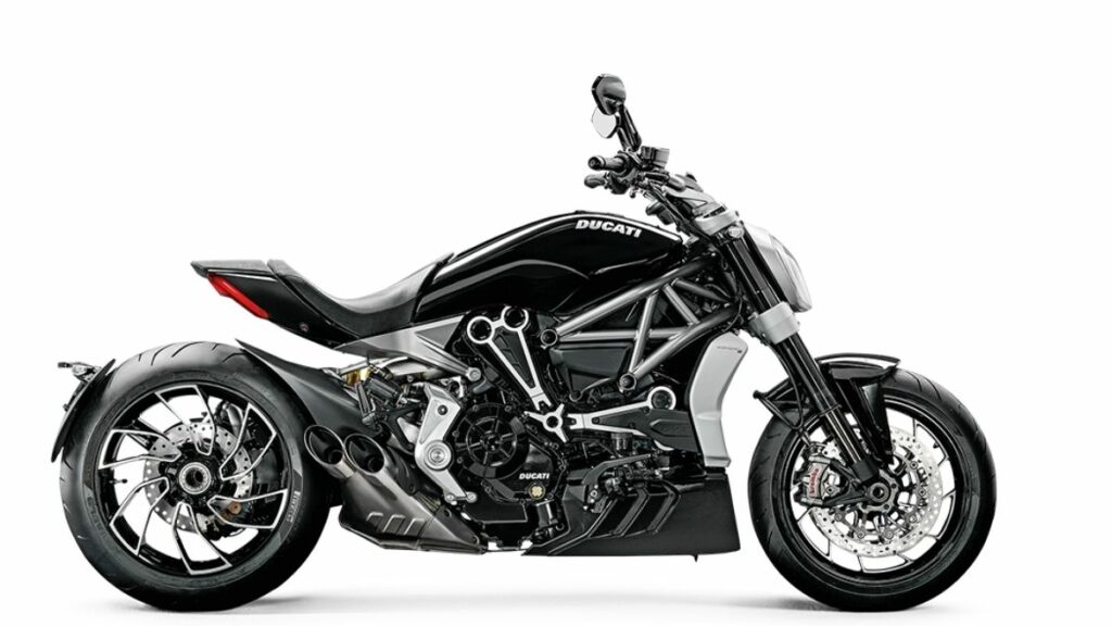 Lateral da Xdiavel 2022 preta