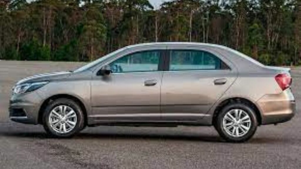 chevrolet cobalt de lado