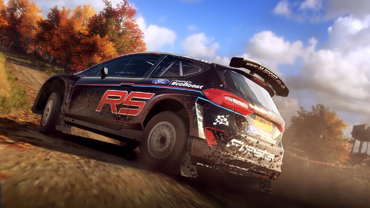 Melhores jogos de corrida para PC com um carro preto e vermelho dando um drift no meio do barro