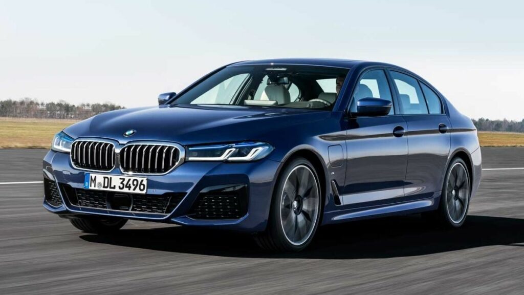 Foto da nova Série 5 2022 em movimento