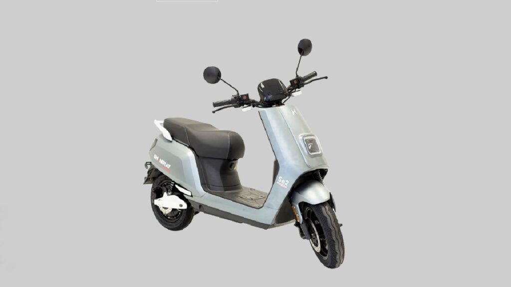 Shineray SE2 2022 cinza em um fundo branco.
