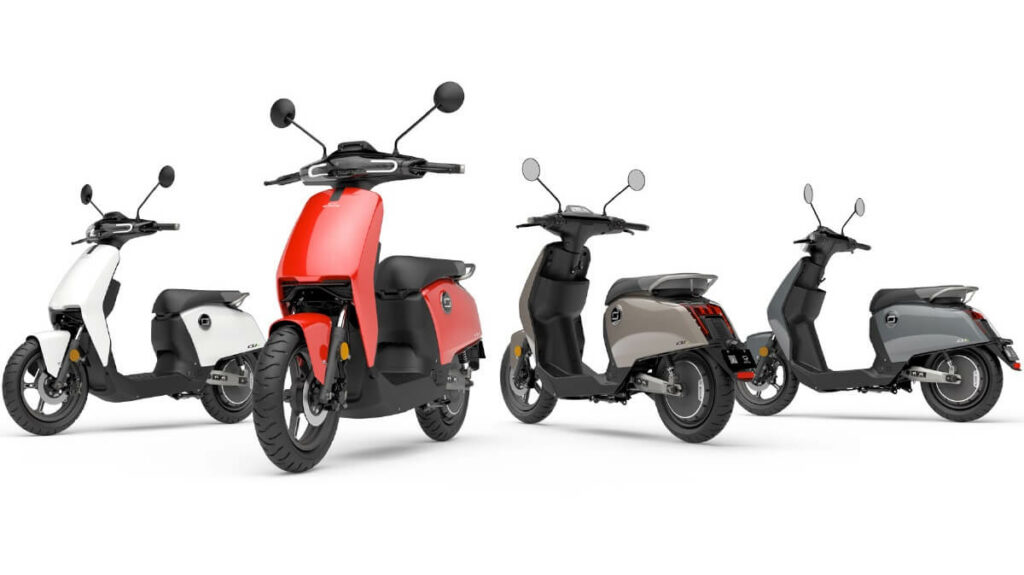 cores da CU 2022 Super Soco em um fundo branco