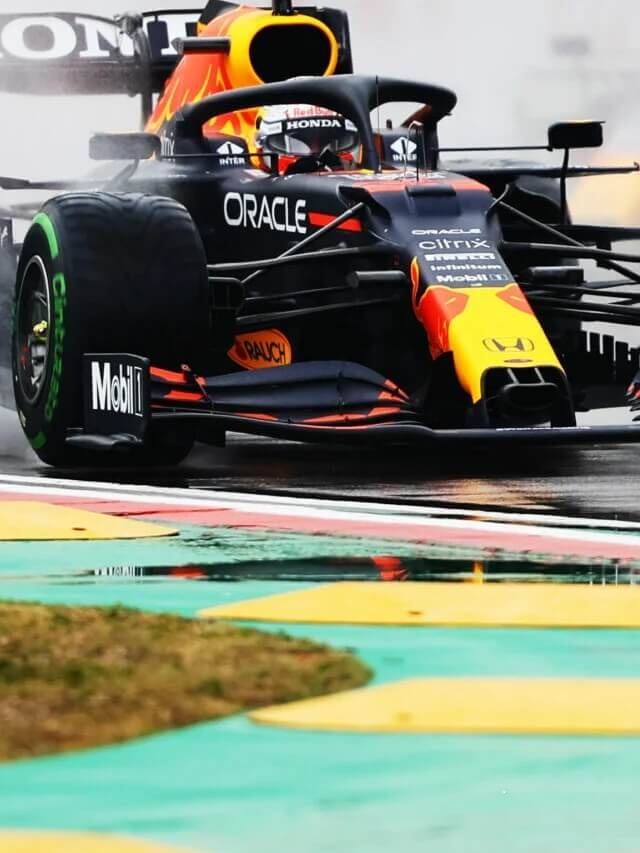 Dianteira do carro de corrida da Red Bull Racing no treino da F1 2022