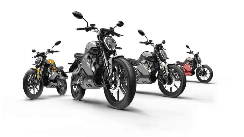 Cores da Super Soco TSX 2022, com quatro motos de cores diferente em um fundo branco.