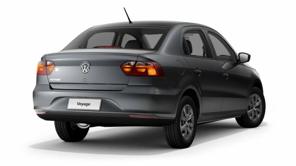 Traseira Voyage 2023 preta em um fundo branco.