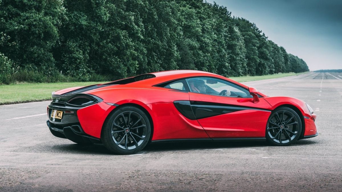 540C 2022 vermelho, lateral