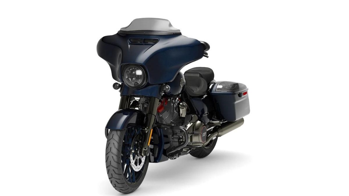 Frente da CVO Street Glide 2022 na cor azul