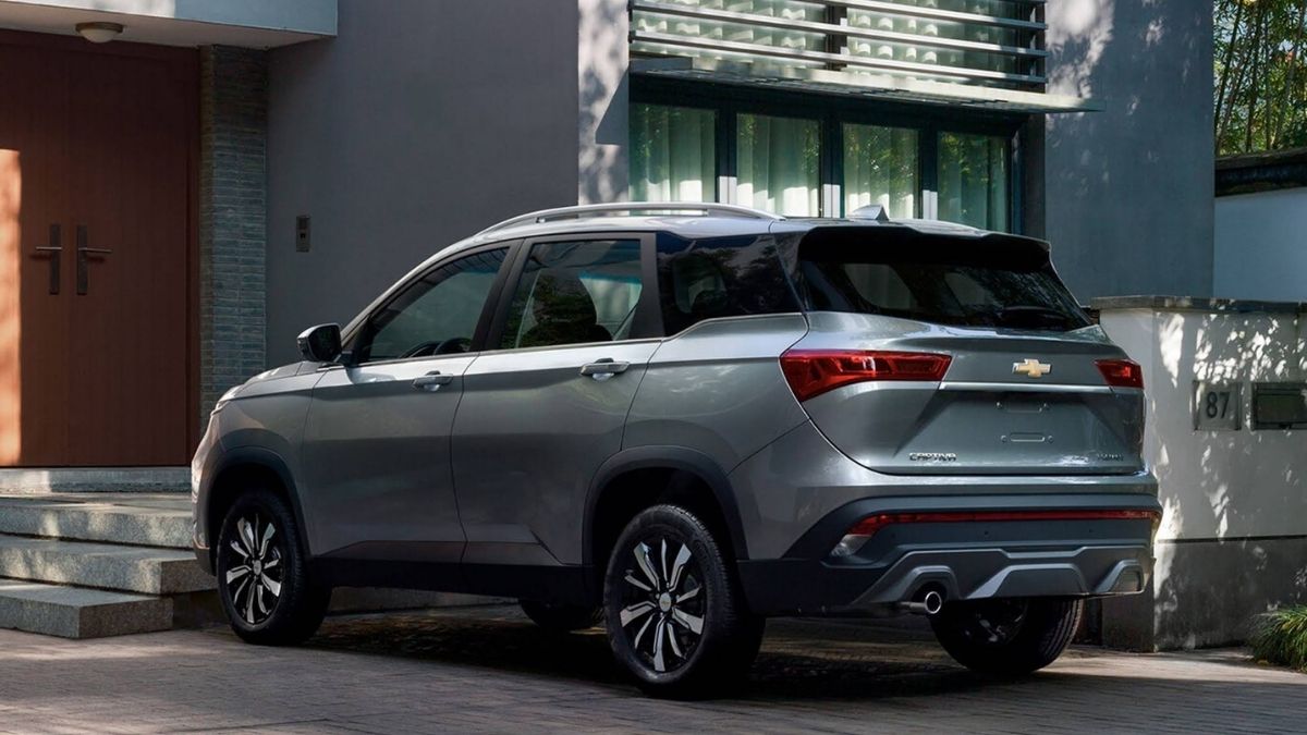 Traseira da Captiva 2022 cinza