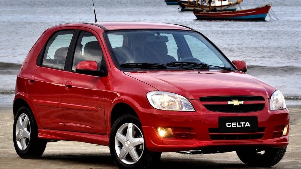 Chevrolet Celta em 2022 na cor vermelha