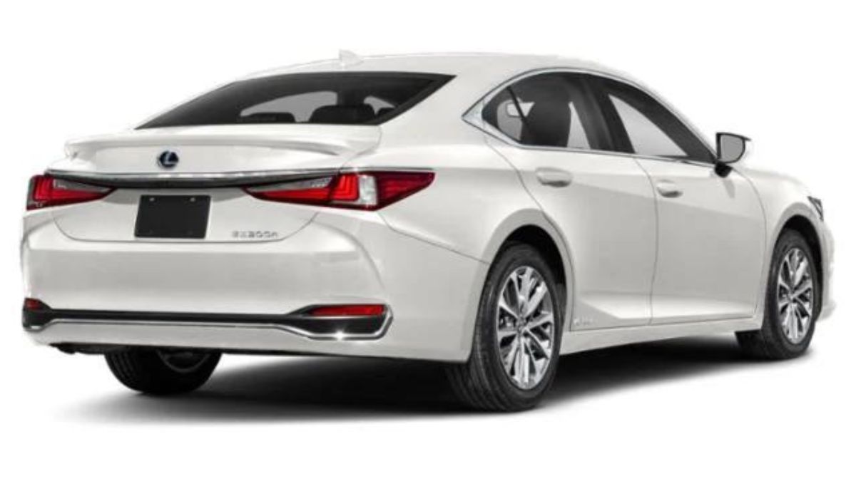 Traseira do Lexus ES300h 2022 branco