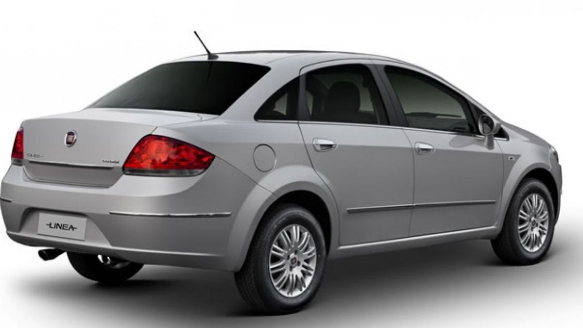 Traseira do Fiat Linea 