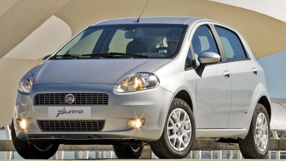 Exterior do Fiat Punto na cor prata
