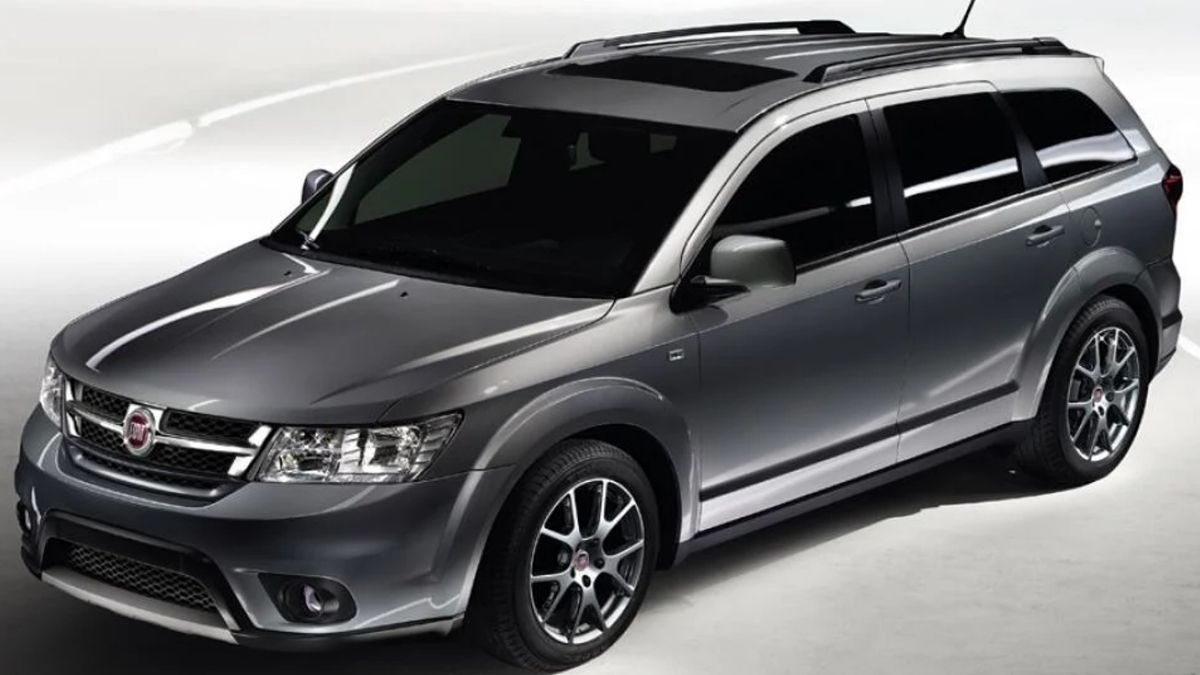Fiat Freemont em 2022 cinza