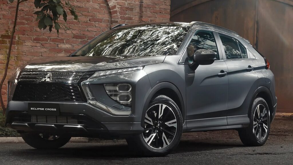 Lateral frontal Eclipse Cross 2023