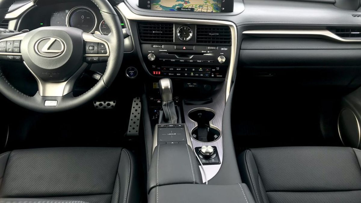 Inteiror do novo RX-450h modleo 2022