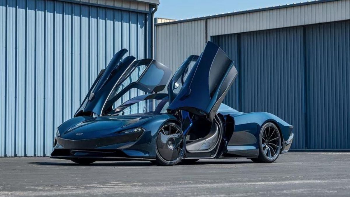 Portas abertas no estilo asa de gaivota do Speedtail 2022