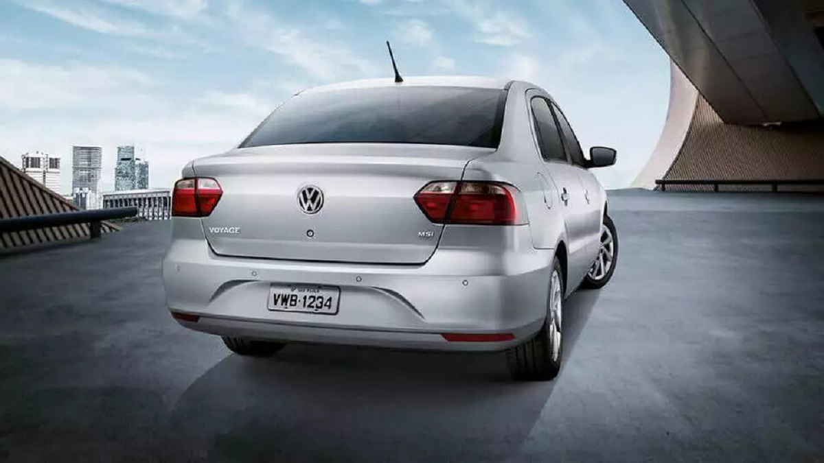 Traseira VW Voyage 2023 carros com V