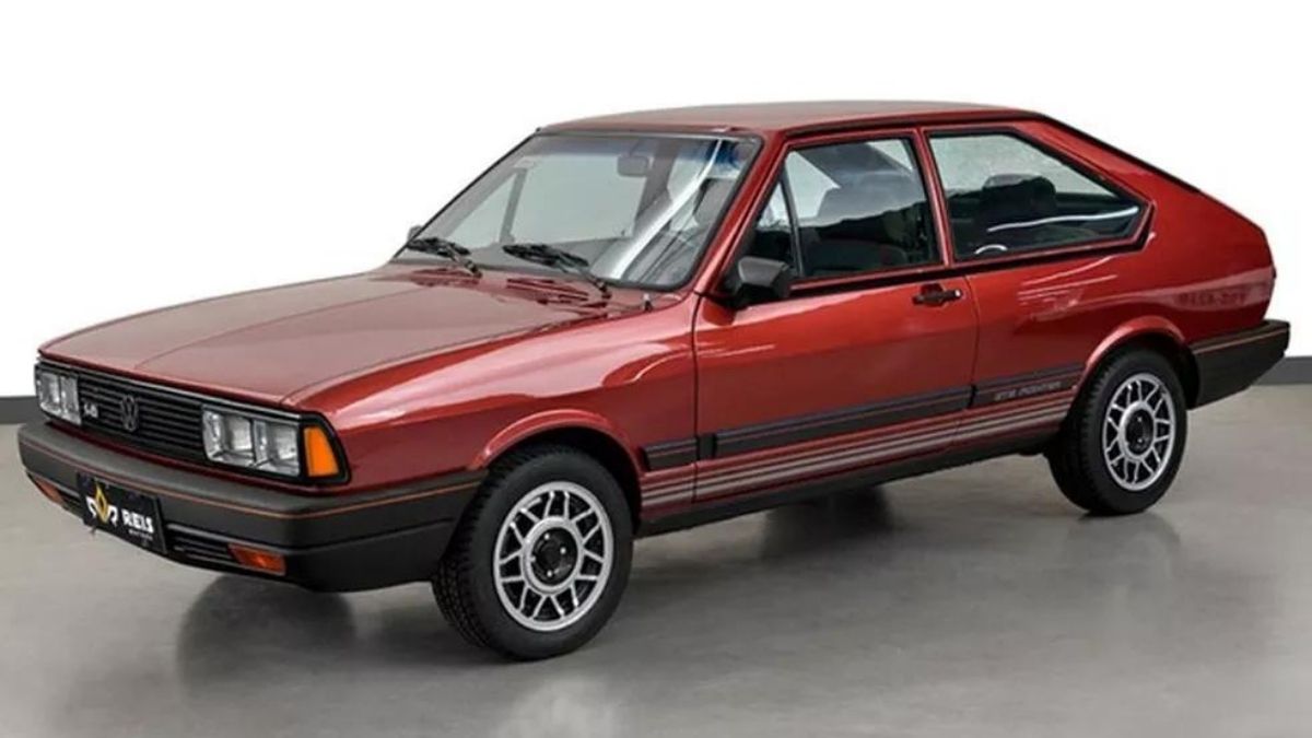 Volkswagen Passat quadrado bordô