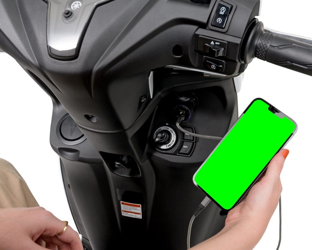 Chave smart key na fluo, fundo todo branco.