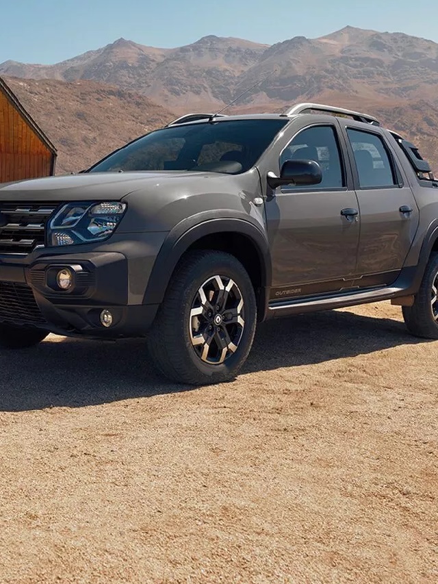 Lateral frontal Renault Oroch 2023 cinza, estacionada em um deserto
