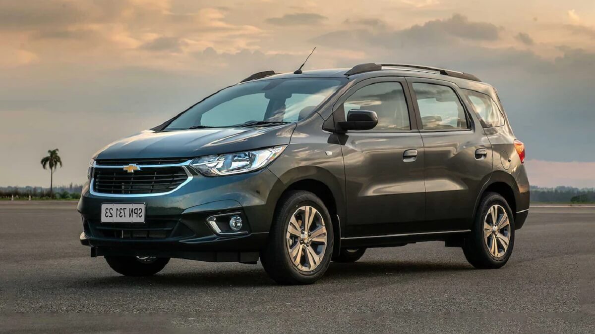 Chevrolet Spin 2023 preto