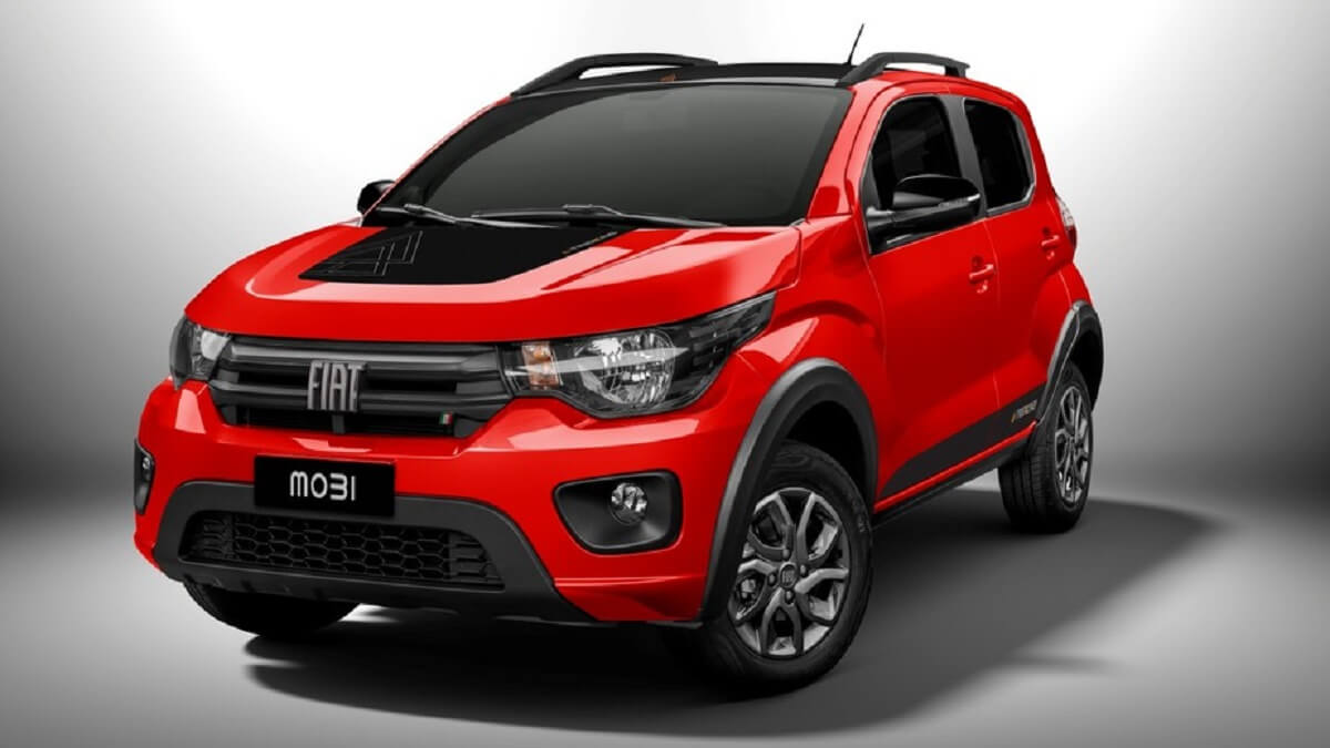 fiat mobi 2023 vermelho em um fundo branco.