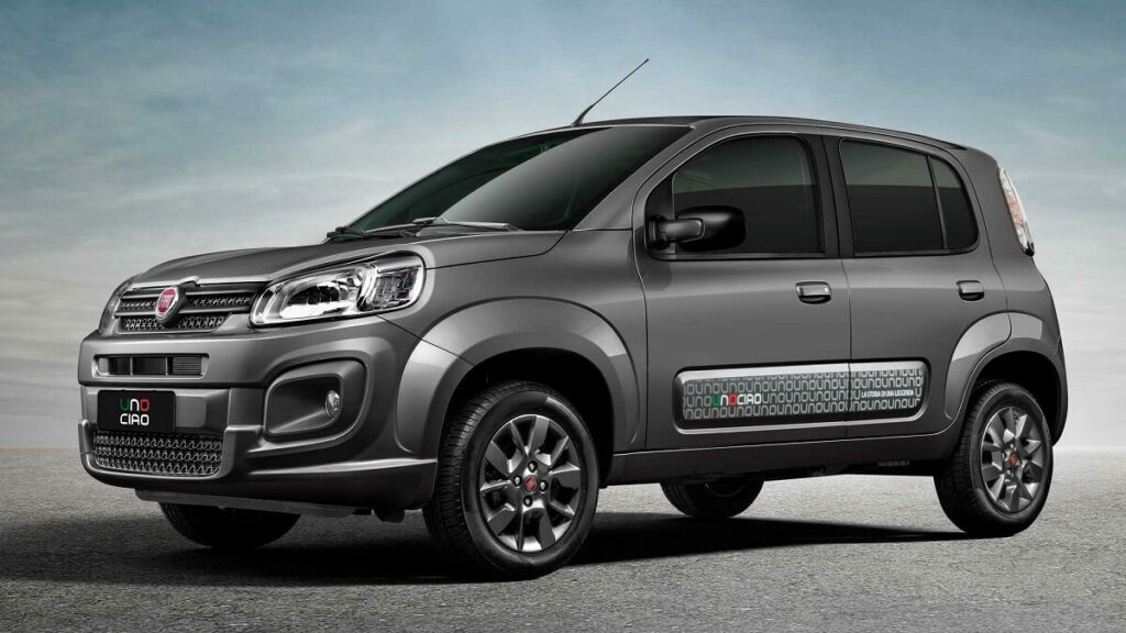 Lateral do Uno 2023 na cor cinza. mais um dos carros que irão sair de linha em 2023.