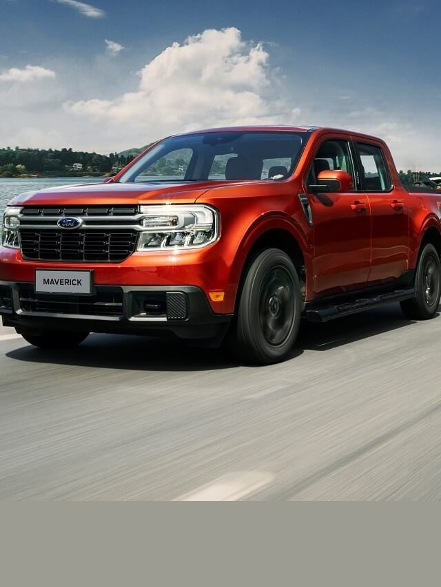 Novo lançamento da Ford Maverick, a cor laranja, em movimento na estrada