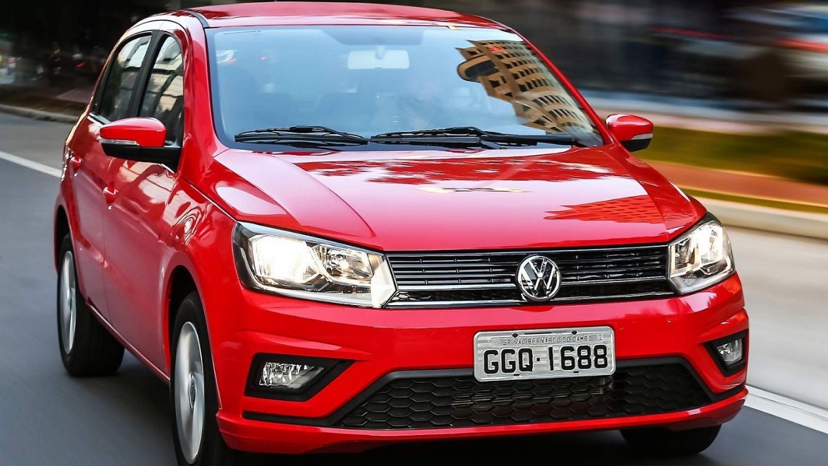 VW Gol 2023 vermelho rodando na estrada