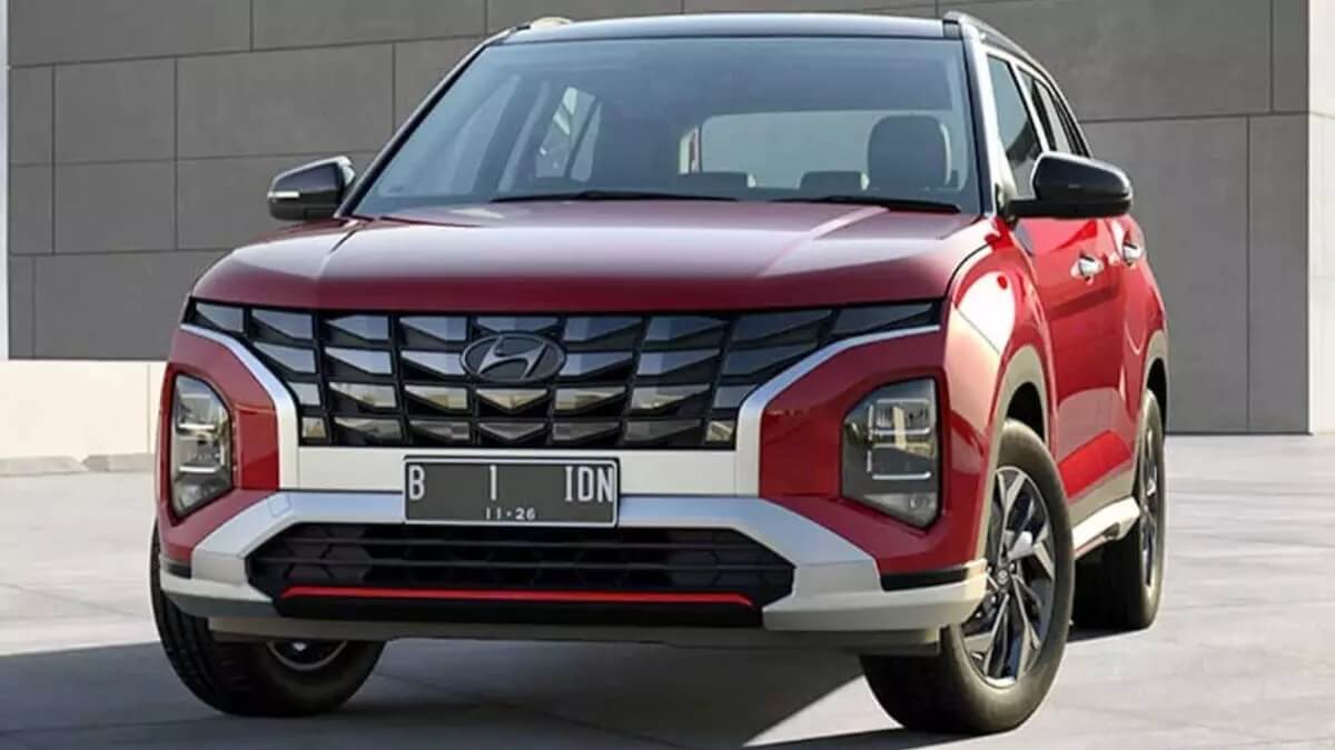 Frente Hyundai Creta 2023 vermelha em um fundo branco.