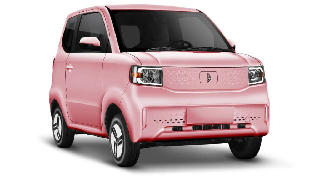 Frente do novo Uni Mini EV, carro elétrico lançado na China, cor rosa e fundo da imagem branco.