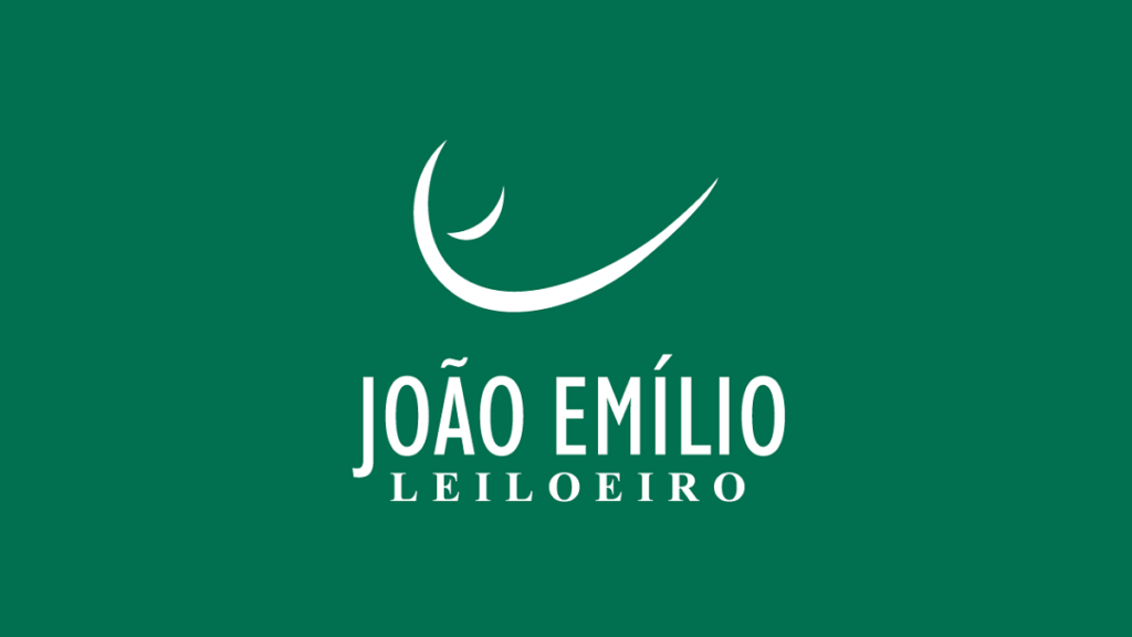 Logomarca da leiloeira, com fundo na cor verde. João Emílio leilão é confiável
