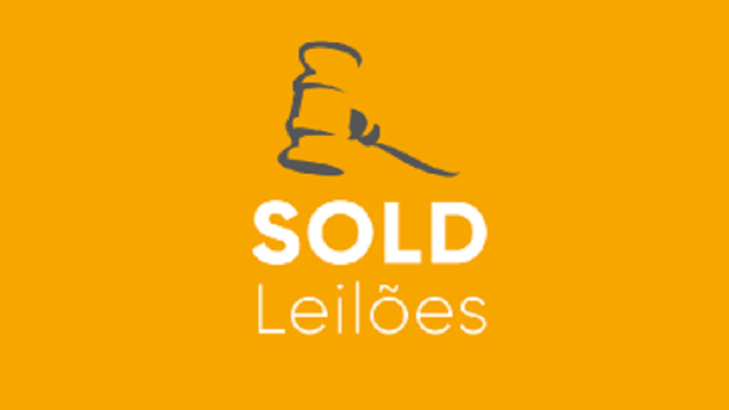 Logomarca da Sold leilões com fundo alaranjado