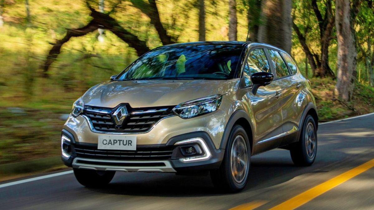 Exterior da Captur 2023 dourado