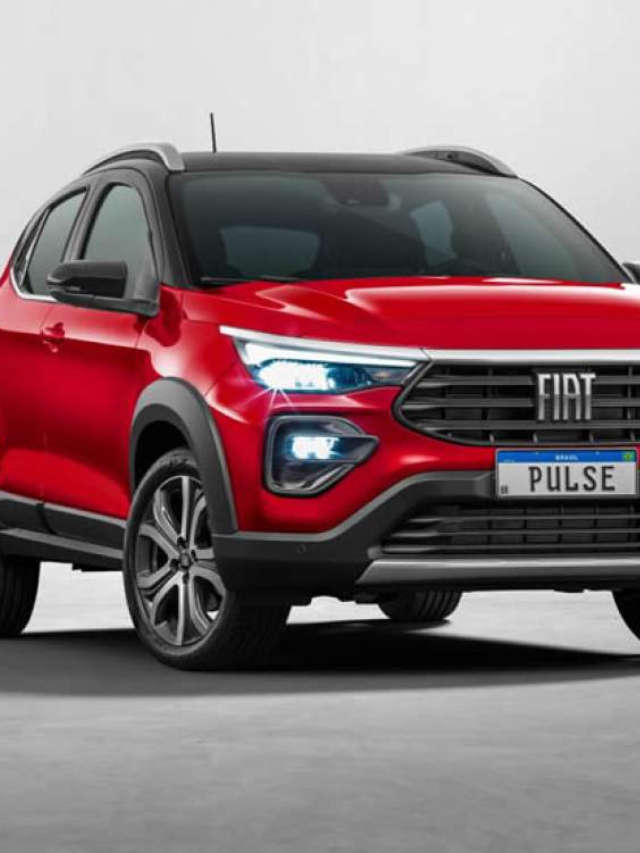 Fiat Pulse 2023 vermelho em um estúdio de fotos