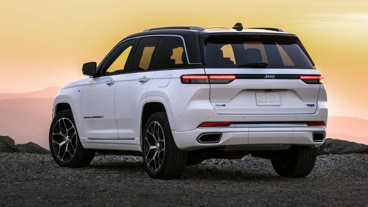 Traseira do Grand Cherokee 2023