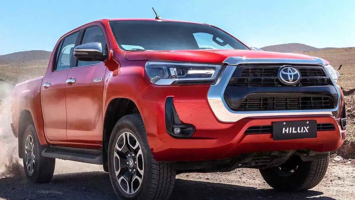 Hilux 2023 vermelha de frente