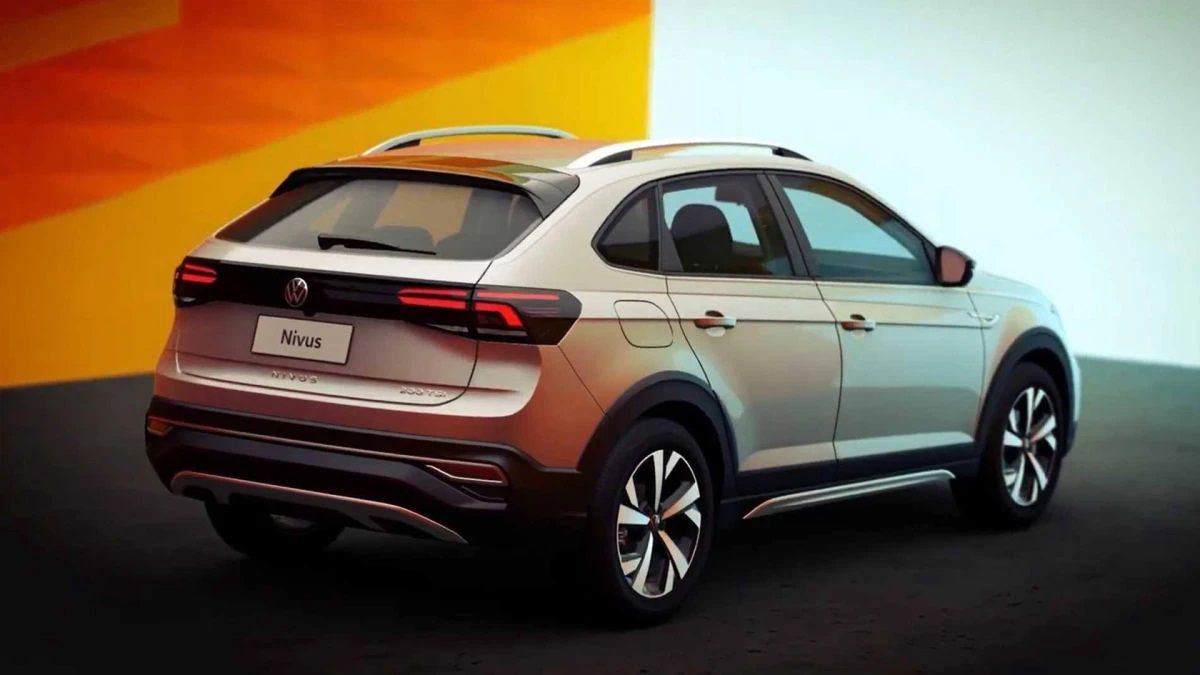 Traseira do VW Nivus 2023 cor prata
