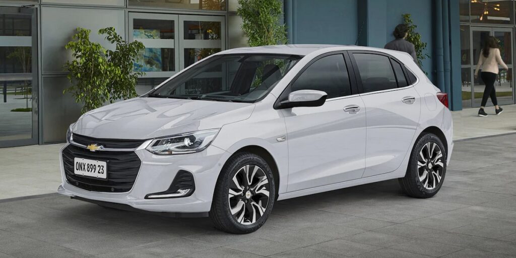 Onix 2023 branco.