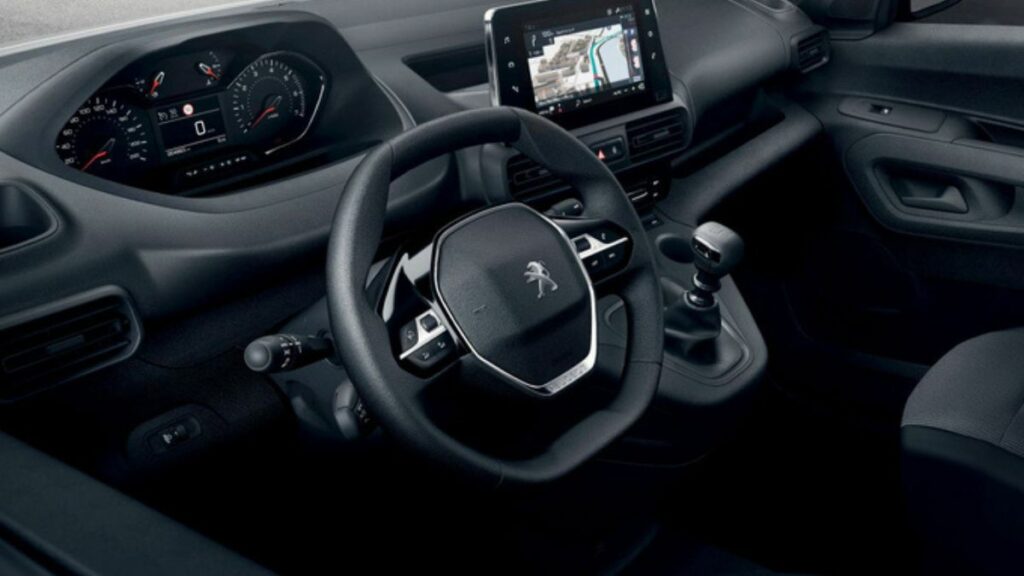 Interior da Van Partner 2023
