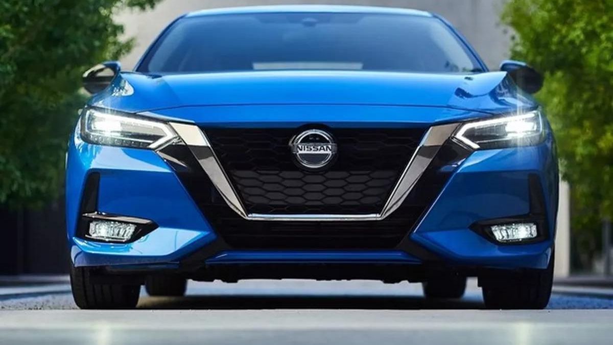 Sentra 2023 azul frente